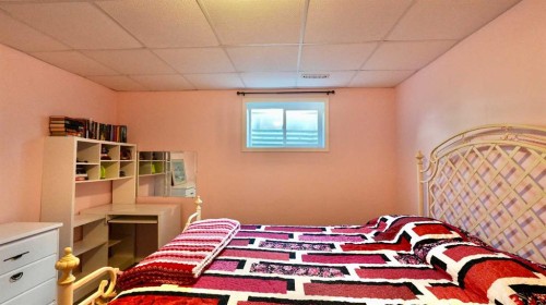 10501 83 Street, Peace River, AB - Indoor Photo Showing Bedroom