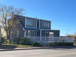 9731 100 Avenue  Grande Prairie, AB T8V 0T5