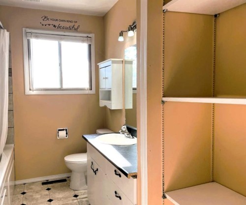 10409 115 Street, Fairview, AB - Indoor Photo Showing Bathroom