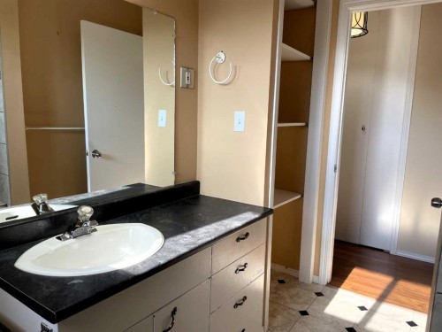 10409 115 Street, Fairview, AB - Indoor Photo Showing Bathroom