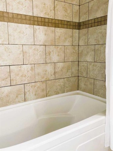 10409 115 Street, Fairview, AB - Indoor Photo Showing Bathroom