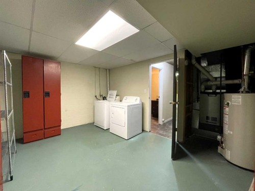 10409 115 Street, Fairview, AB - Indoor Photo Showing Laundry Room