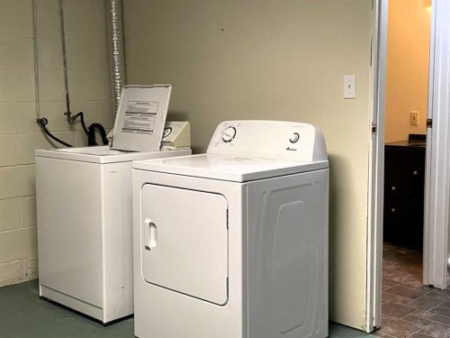 10409 115 Street, Fairview, AB - Indoor Photo Showing Laundry Room