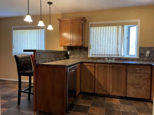 10409 115 Street, Fairview, AB - Indoor Photo Showing Kitchen With Double Sink