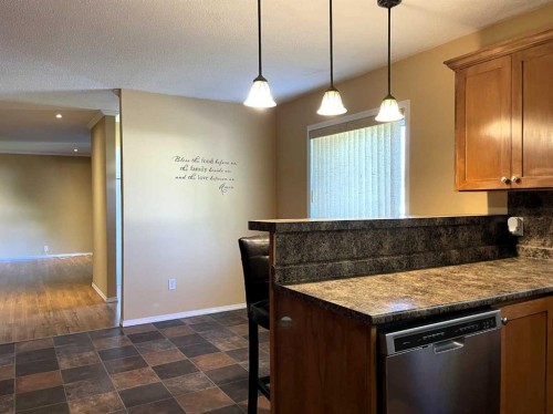 10409 115 Street, Fairview, AB - Indoor Photo Showing Kitchen