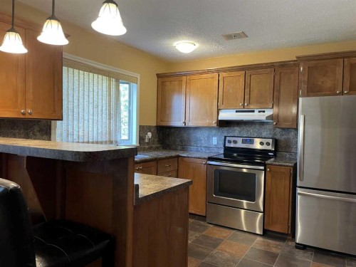 10409 115 Street, Fairview, AB - Indoor Photo Showing Kitchen