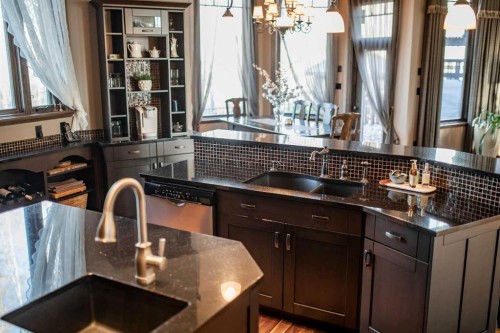 13 Chinook Crescent, High Level, AB - Indoor Photo Showing Kitchen