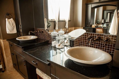 13 Chinook Crescent, High Level, AB - Indoor Photo Showing Bathroom