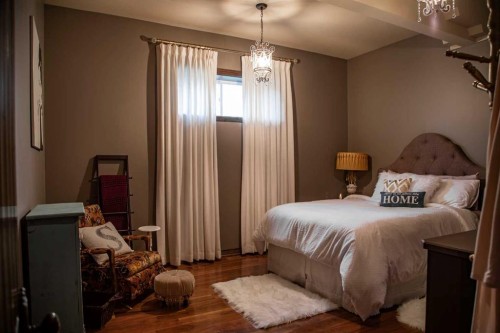 13 Chinook Crescent, High Level, AB - Indoor Photo Showing Bedroom