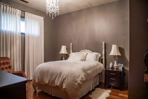 13 Chinook Crescent, High Level, AB - Indoor Photo Showing Bedroom