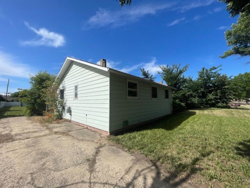 4829 56Th Avenue, High Prairie, AB - Outdoor