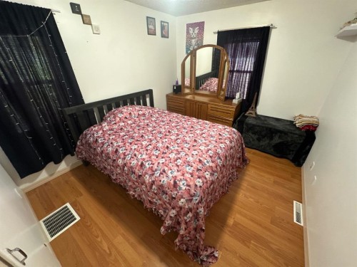 4718 49 Avenue, Grimshaw, AB - Indoor Photo Showing Bedroom