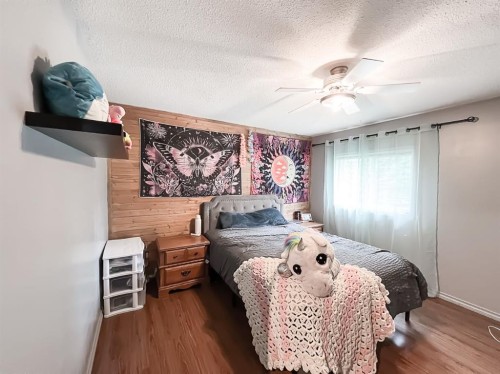 21 Erlam Street, Mclennan, AB - Indoor Photo Showing Bedroom