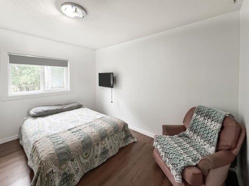 21 Erlam Street, Mclennan, AB - Indoor Photo Showing Bedroom