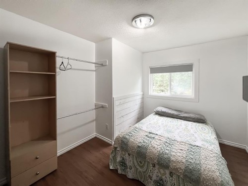 21 Erlam Street, Mclennan, AB - Indoor Photo Showing Bedroom
