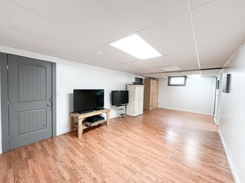 21 Erlam Street, Mclennan, AB - Indoor