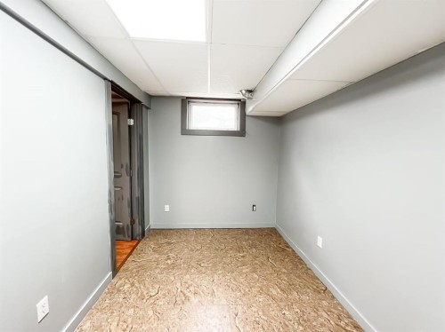 21 Erlam Street, Mclennan, AB - Indoor
