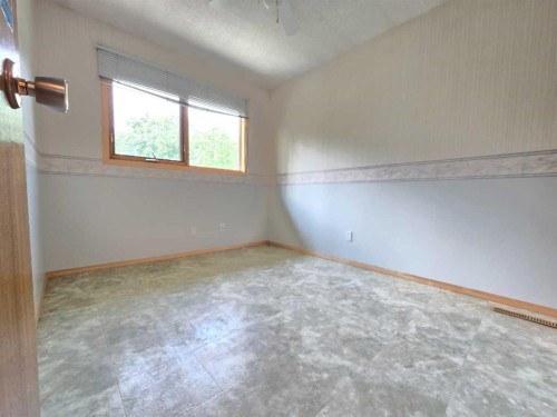 5510 50 Street, Berwyn, AB - Indoor Photo Showing Other Room