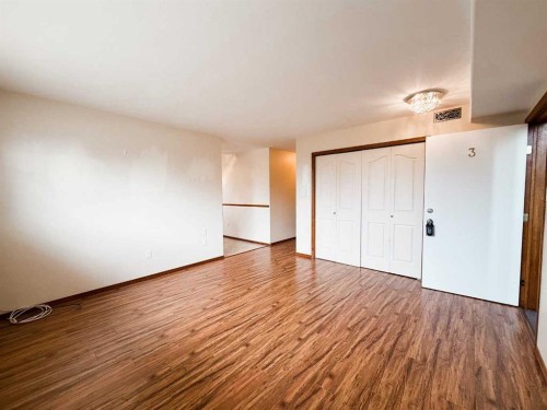 3-1006 3 Avenue, Beaverlodge, AB - Indoor Photo Showing Other Room
