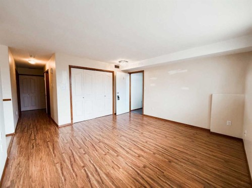 3-1006 3 Avenue, Beaverlodge, AB - Indoor Photo Showing Other Room