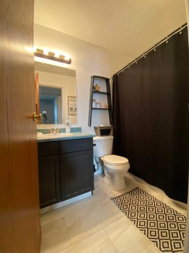 7607 Michealis Boulevard, Grande Prairie, AB - Indoor Photo Showing Bathroom