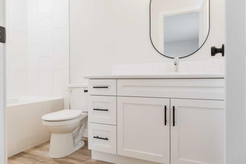 9560 114 Avenue, Clairmont, AB - Indoor Photo Showing Bathroom