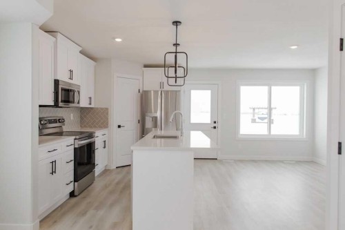 9554 114 Avenue, Clairmont, AB - Indoor Photo Showing Kitchen With Upgraded Kitchen