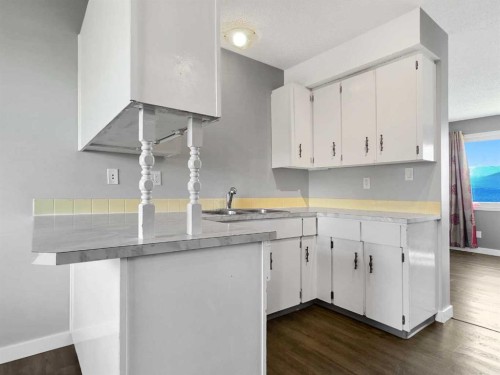 98 97 Avenue, Grande Cache, AB - Indoor Photo Showing Kitchen