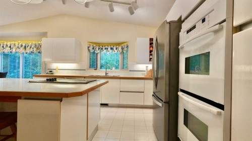 11113 103 Street, Peace River, AB - Indoor Photo Showing Kitchen