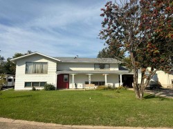 4334 53 Avenue  High Prairie, AB T0G 1E0