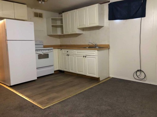 10302 104 Avenue, High Level, AB - Indoor Photo Showing Kitchen