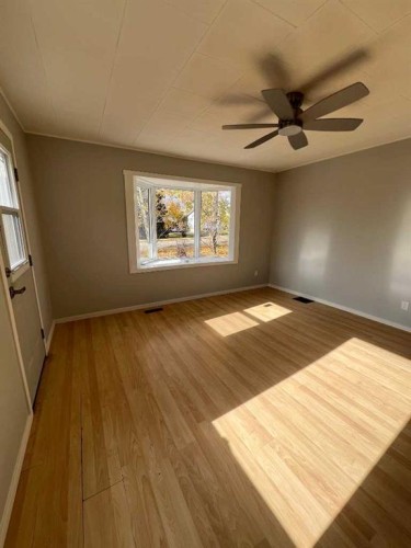 702 6Th Avenue, Beaverlodge, AB - Indoor Photo Showing Other Room