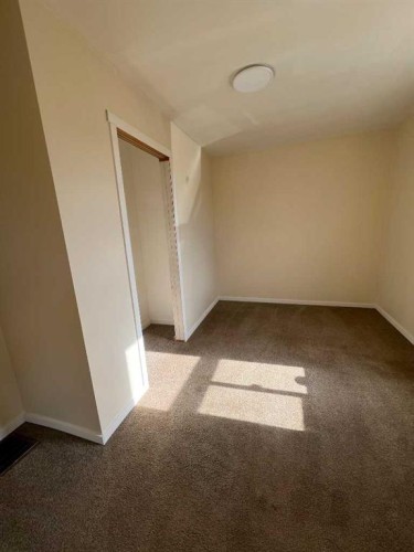 702 6Th Avenue, Beaverlodge, AB - Indoor Photo Showing Other Room