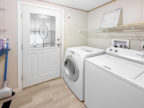 5206 52 Avenue, Valleyview, AB - Indoor Photo Showing Laundry Room