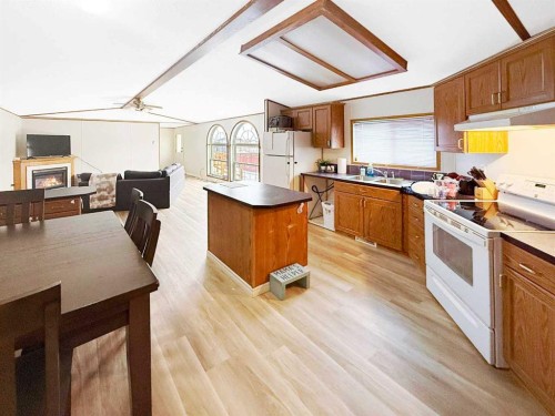 5206 52 Avenue, Valleyview, AB - Indoor Photo Showing Kitchen