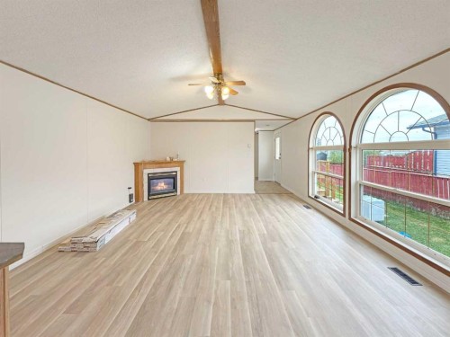 5206 52 Avenue, Valleyview, AB - Indoor With Fireplace