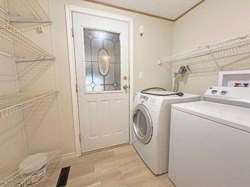 5206 52 Avenue, Valleyview, AB - Indoor Photo Showing Laundry Room