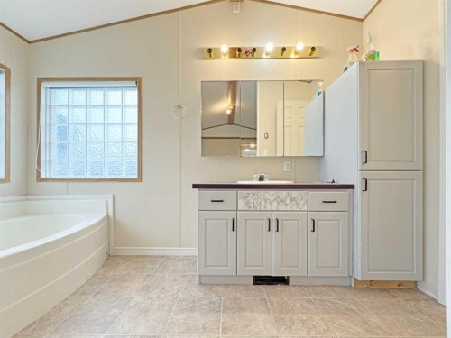 5206 52 Avenue, Valleyview, AB - Indoor Photo Showing Bathroom