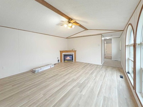 5206 52 Avenue, Valleyview, AB - Indoor With Fireplace