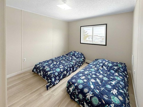 5206 52 Avenue, Valleyview, AB - Indoor Photo Showing Bedroom