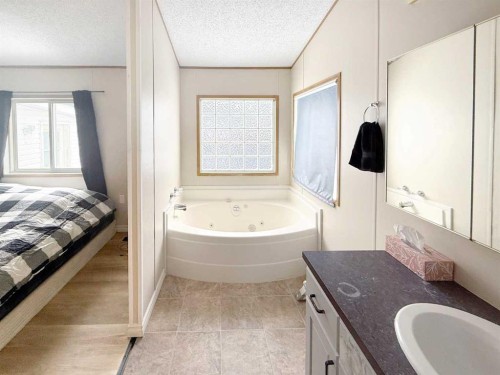 5206 52 Avenue, Valleyview, AB - Indoor Photo Showing Bathroom