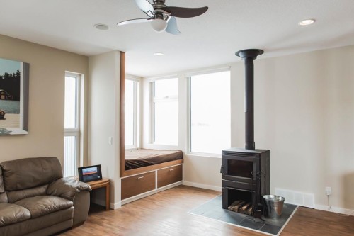 93062 Township Road 703, Wembley, AB - Indoor Photo Showing Living Room