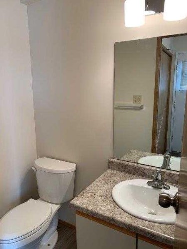 8420 99 Avenue, Peace River, AB - Indoor Photo Showing Bathroom