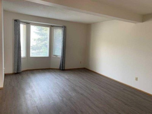 8420 99 Avenue, Peace River, AB - Indoor Photo Showing Other Room