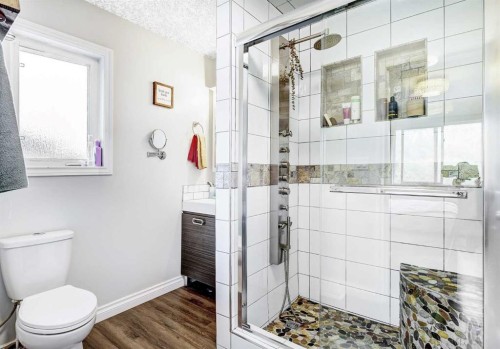 1101 Redlow Drive, Beaverlodge, AB - Indoor Photo Showing Bathroom