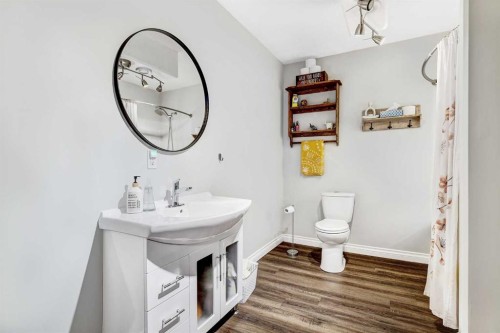 1101 Redlow Drive, Beaverlodge, AB - Indoor Photo Showing Bathroom