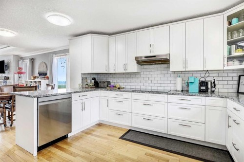 1101 Redlow Drive, Beaverlodge, AB - Indoor Photo Showing Kitchen With Upgraded Kitchen