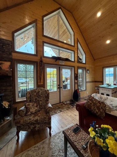 #7 Lakeview Drive, Joussard, AB - Indoor Photo Showing Living Room