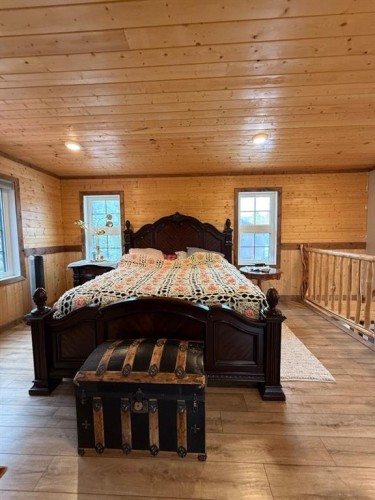 #7 Lakeview Drive, Joussard, AB - Indoor Photo Showing Bedroom