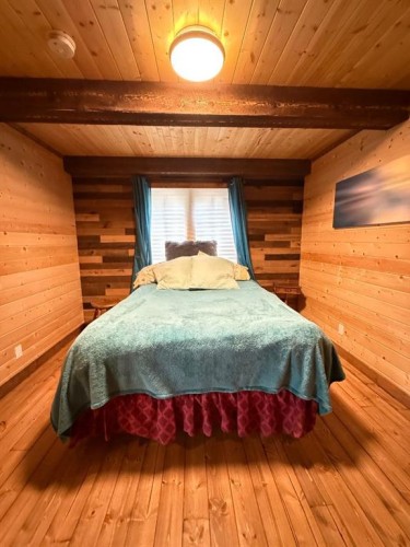 #7 Lakeview Drive, Joussard, AB - Indoor Photo Showing Bedroom